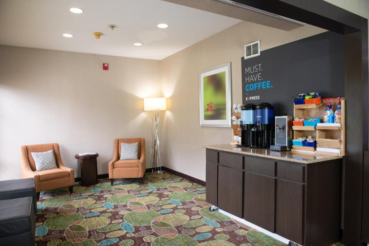 Holiday Inn Express Hotel And Suites Houston Kingwood Exterior photo